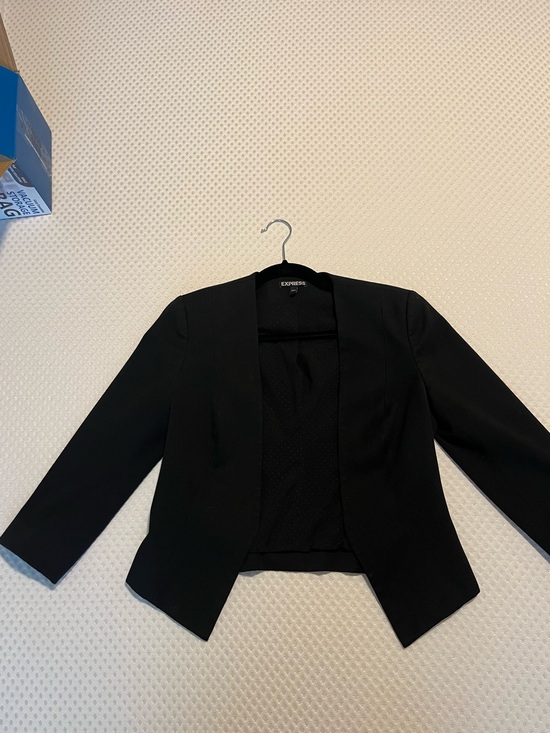 Express Jackets & Blazers - Express Black Open-Front Cropped Blazer - 3/4 length sleeve